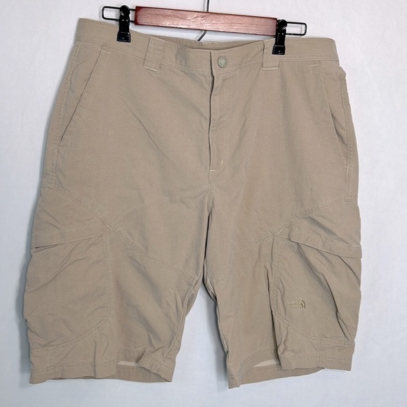 The North Face Tan Cargo Shorts size 36 - Picture 1 of 11